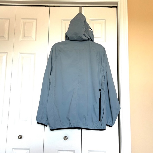 Victorinox (Swiss Army) Women’s Packable Lightweight Windbreaker Jacket SizeL - Picture 3 of 15